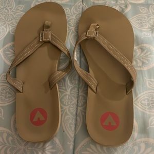 NWOT Tan 8 Airwalk Flip Flops